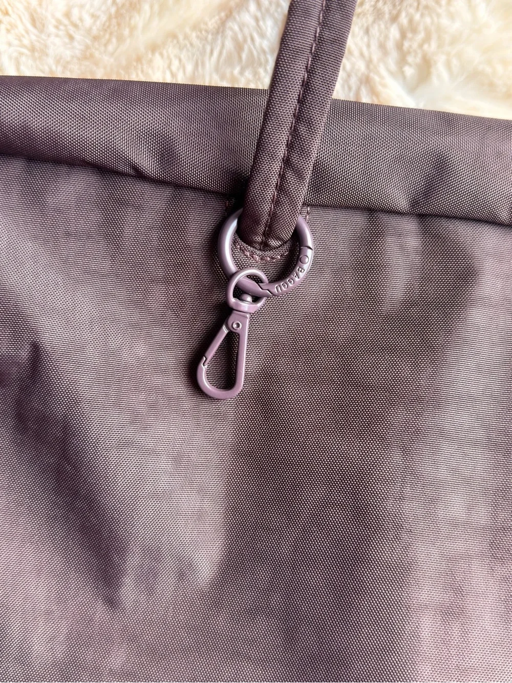BAGGU Medium Bowler Bag in Chocolate Plum - Picture 2 of 4